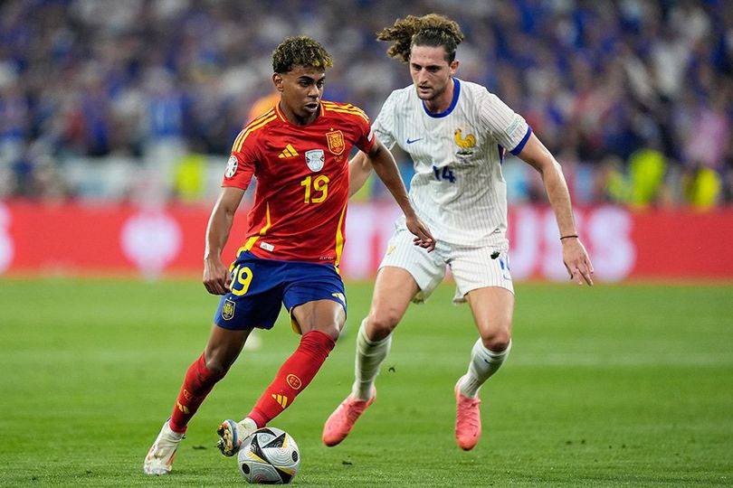 Sempat Berminat, MU Bakal Wujudkan Transfer Adrien Rabiot di Musim Panas Ini?
